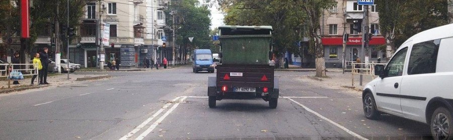 Фотофакт: В Херсоне замечено непонятное передвижение мусорных контейнеров