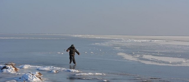 Ніяка риболовля чи ковзання на льоду не вартують того, щоб позбутися найціннішого - людського життя. Ніяка риболовля чи ковзання на льоду не вартують того, щоб позбутися найціннішого - людського життя.