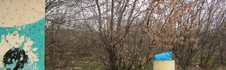 Остановки Херсонщины завалены мусором Остановки Херсонщины завалены мусором