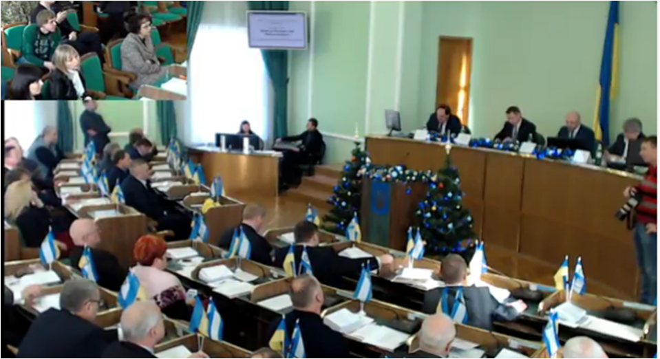 Депутати Херсонської облради прийняли рішення, за яке самі собі аплодували Депутати Херсонської облради прийняли рішення, за яке самі собі аплодували
