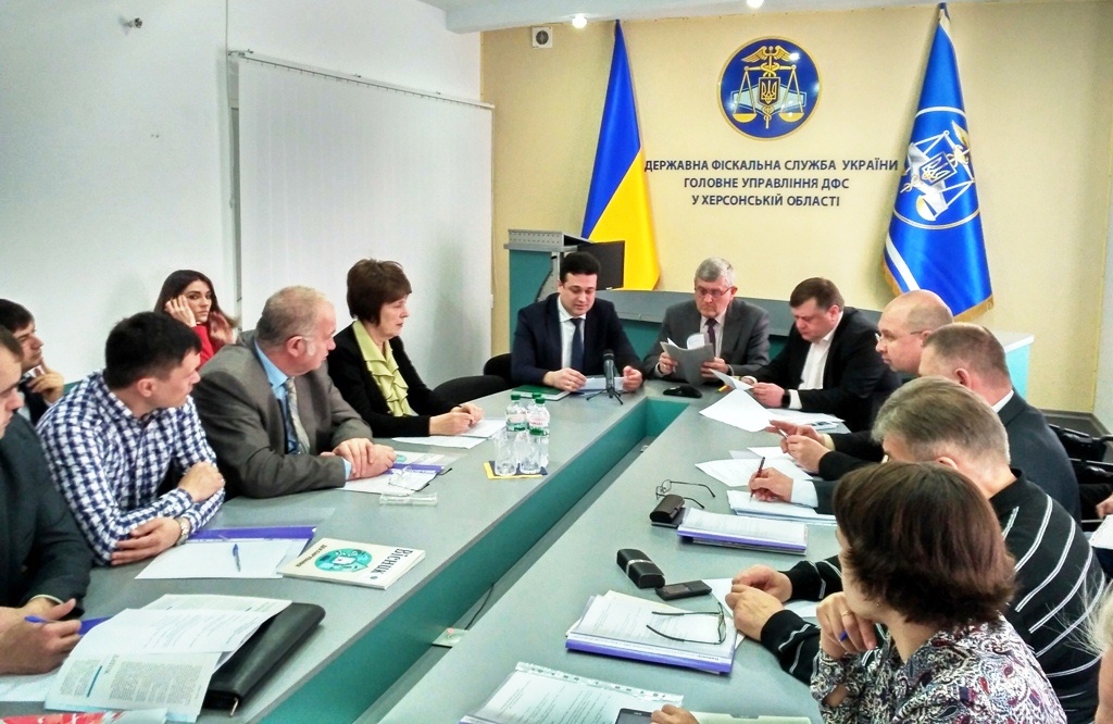Життя екзаменує херсонських фіскалів на побудову громадського суспільства Життя екзаменує херсонських фіскалів на побудову громадського суспільства