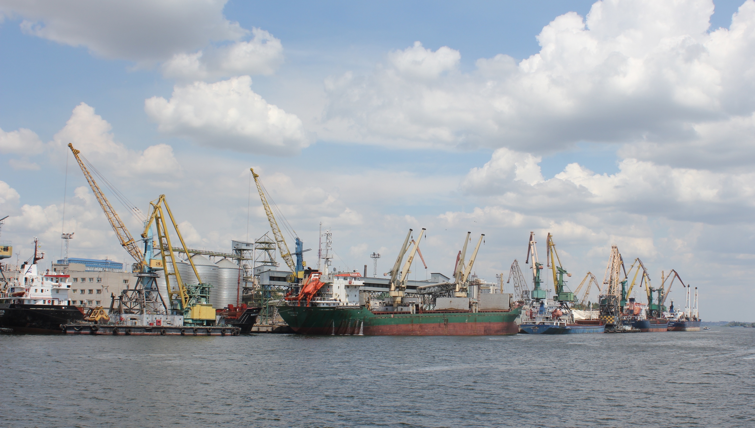 Мининфраструктуры передает в концессию кроме порта Херсон еще 2 объекта