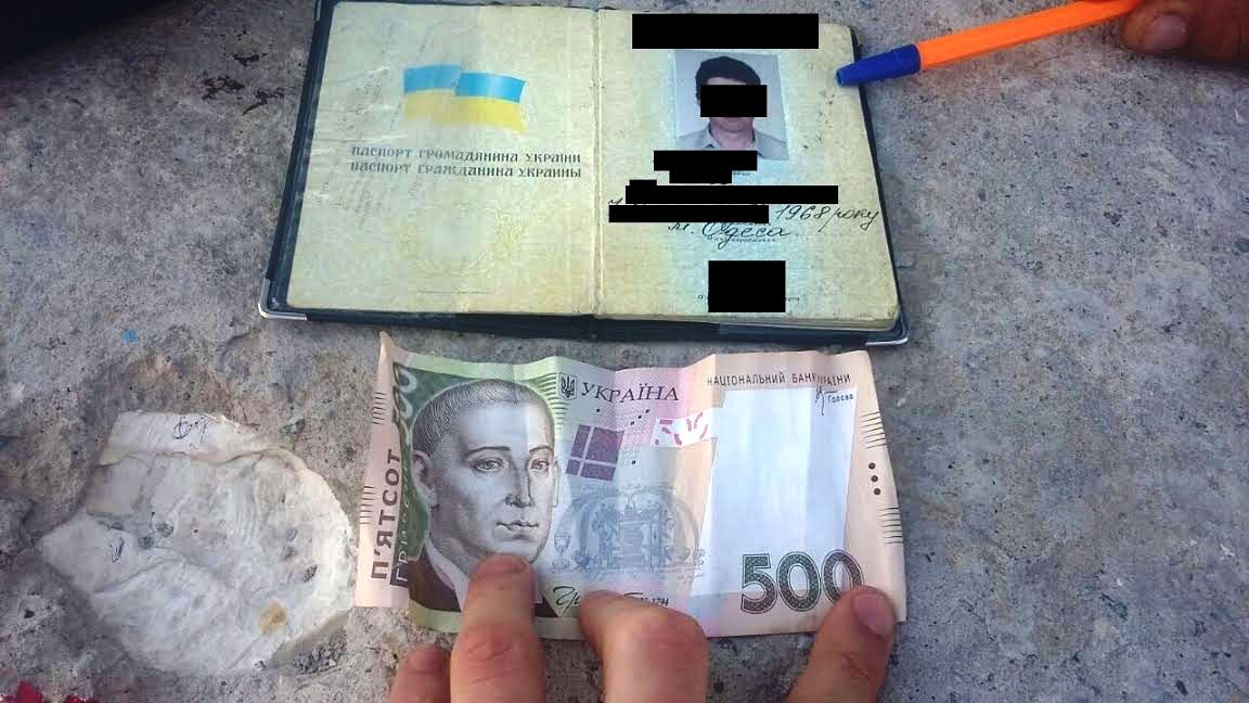 Як одесит намагався прикордонників Херсонщини підкупити Як одесит намагався прикордонників Херсонщини підкупити