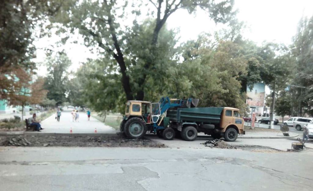 К приезду премьера дороги Херсона подлатают