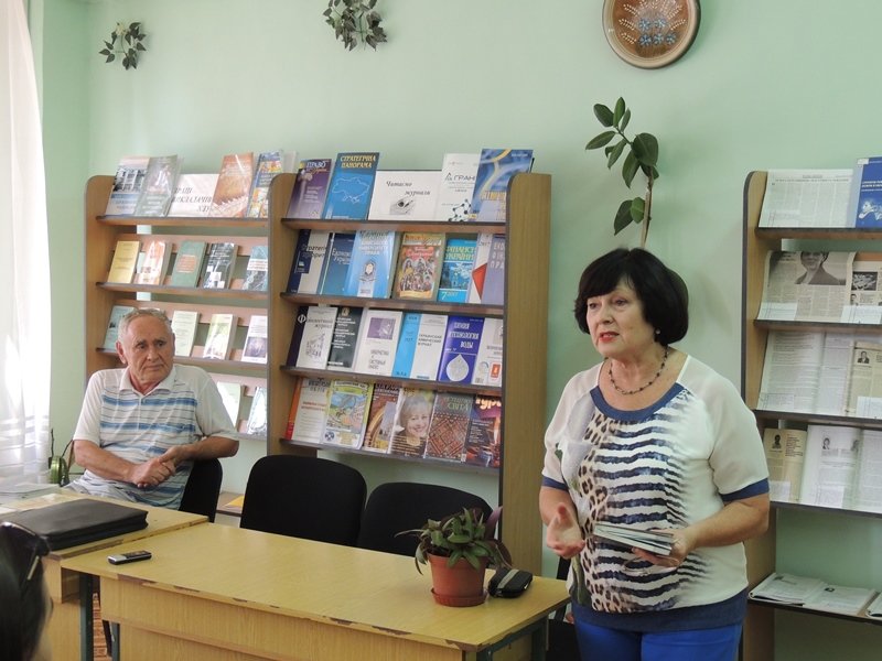 Херсонські студенти зустрілися з відомим поетом