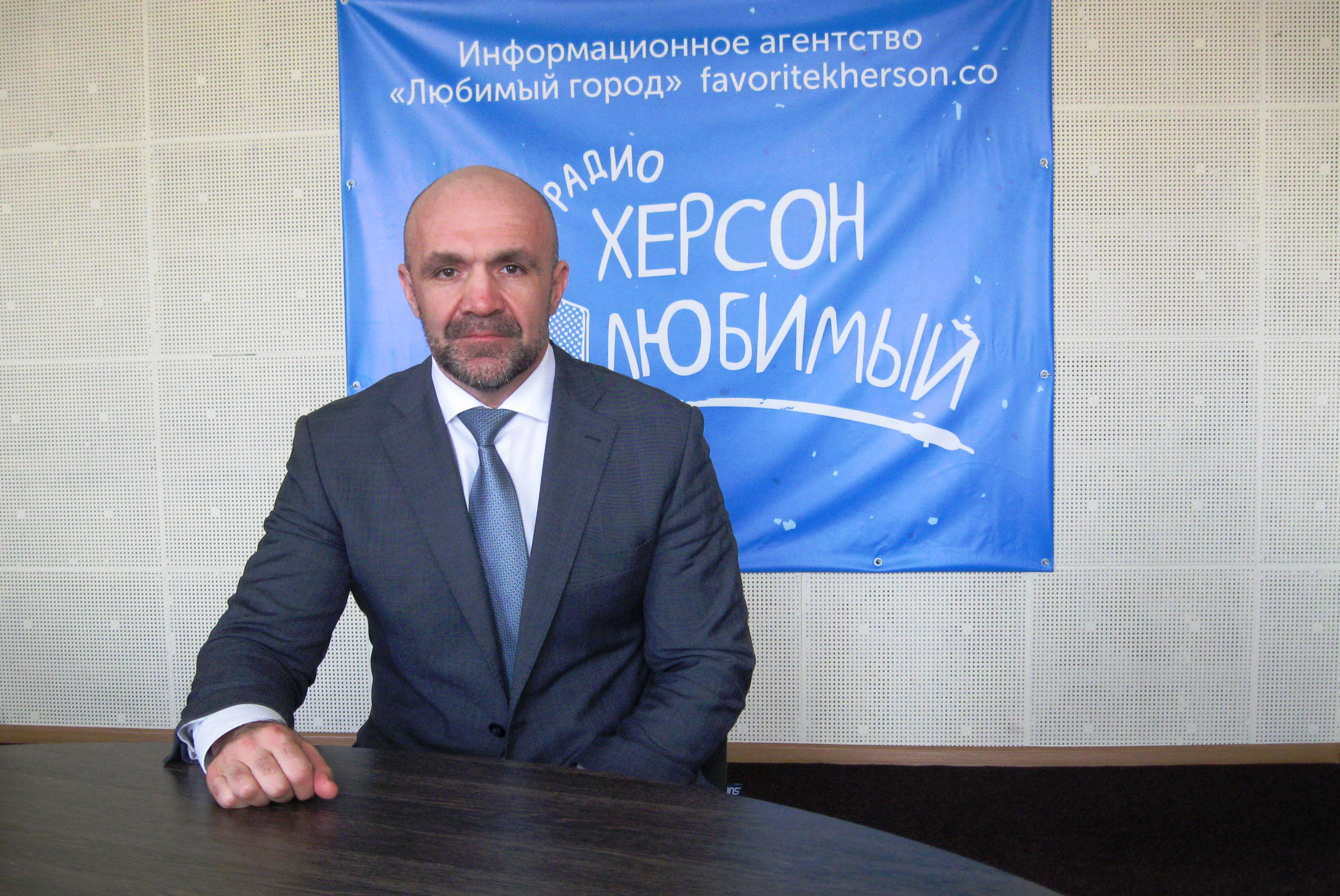 Скромно и со вкусом: глава Херсонского облсовета поздравил себя и всех причастных с годовщиной на должности