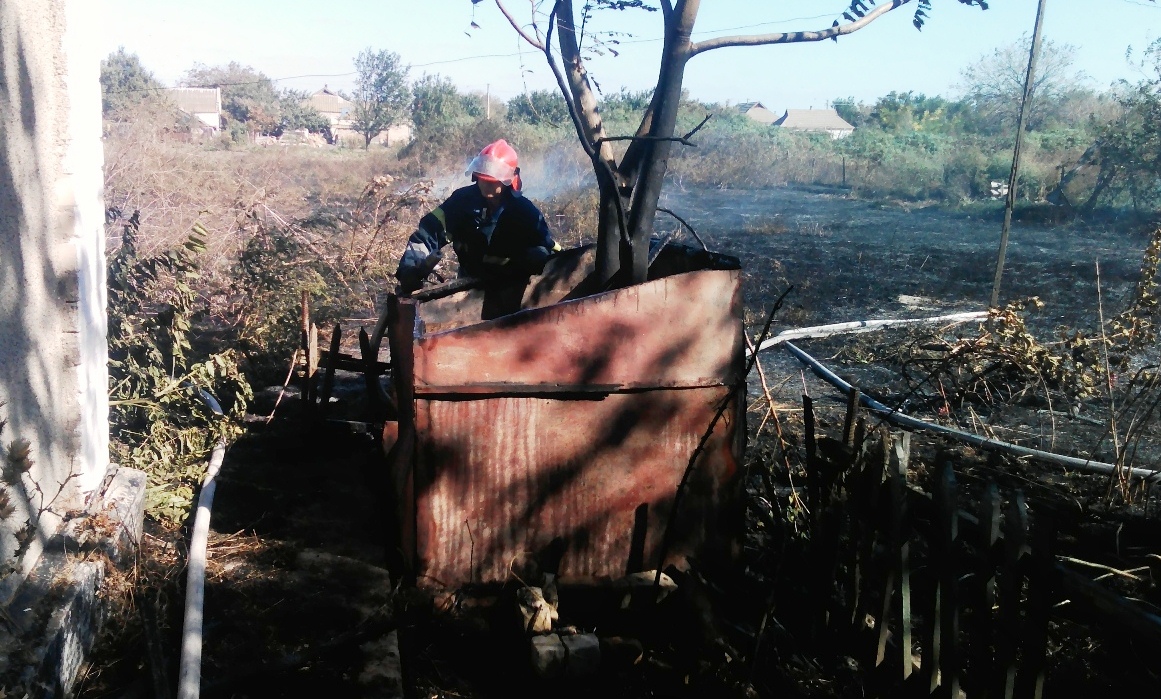 На Херсонщині спалювання сміття ледь не знищило село