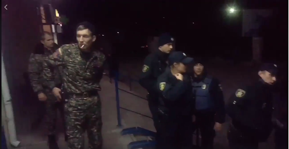 В одном из супермаркетов Херсона совершенно вооруженное нападение - соцсети (фото) В одном из супермаркетов Херсона совершенно вооруженное нападение - соцсети (фото)