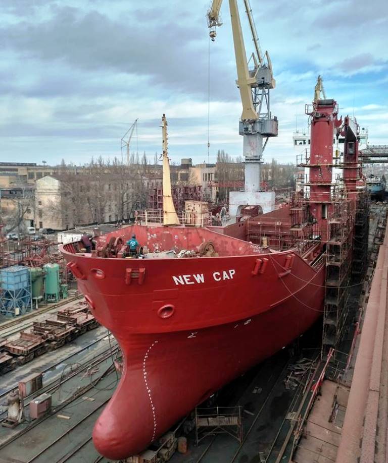 На Херсонском судостроительном ремонтируют универсальное морское судно