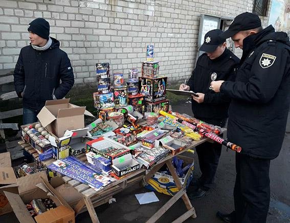 На Херсонщині поліцейські вилучили понад 350 кг піротехнічних виробів (ФОТО)