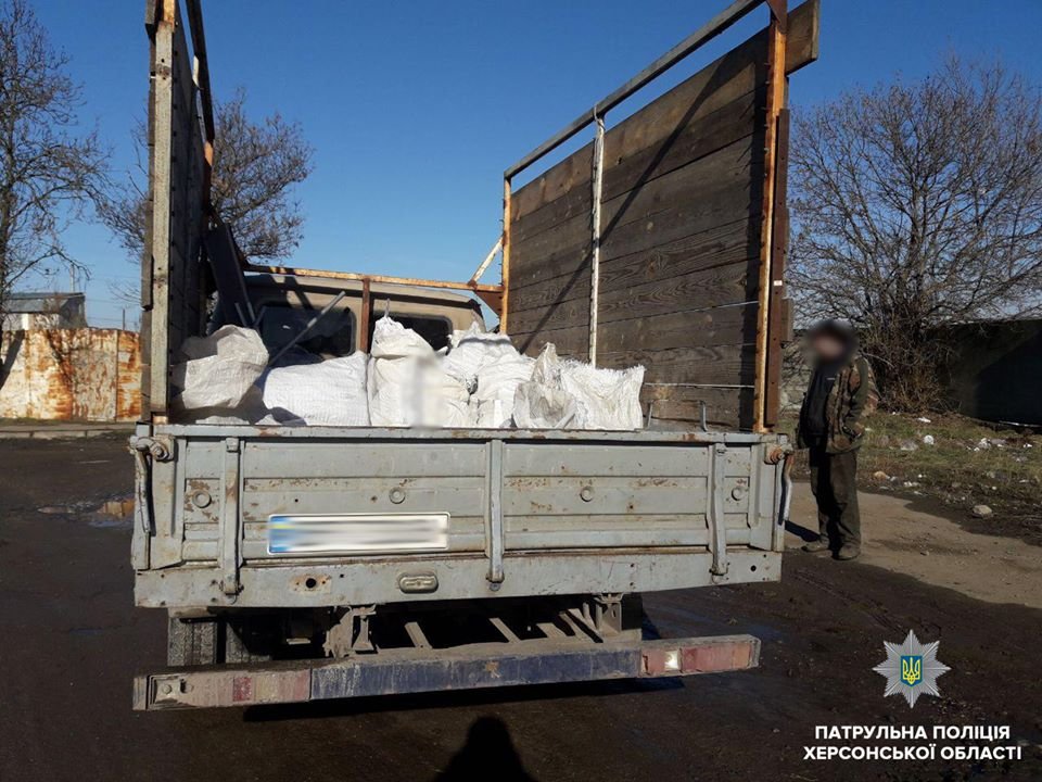 У Херсоні патрульні зупинили вантажівку з незаконним кольоровим металобрухтом