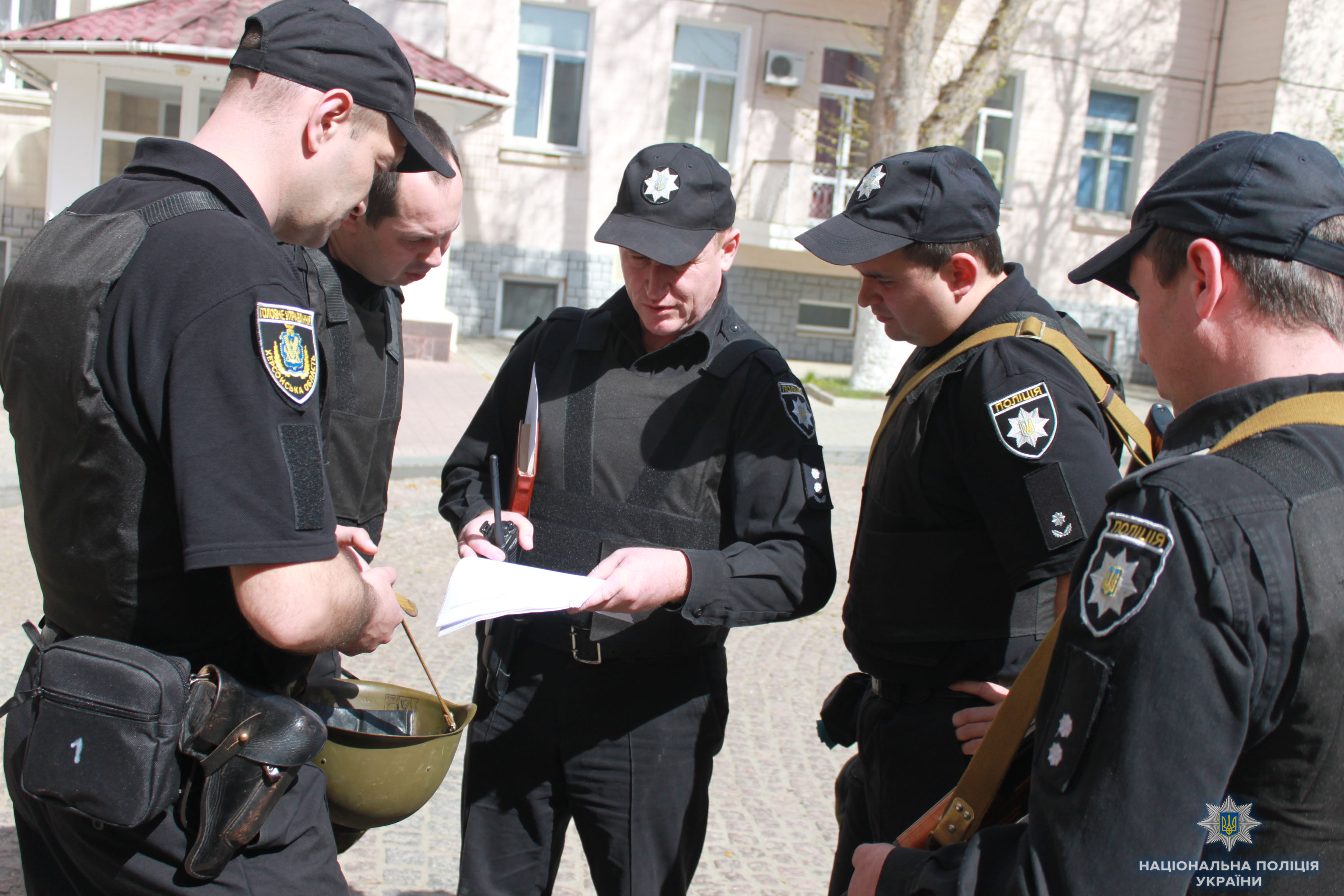 Як сьогодні у Херсоні правоохоронці заручників звільняли (відео)