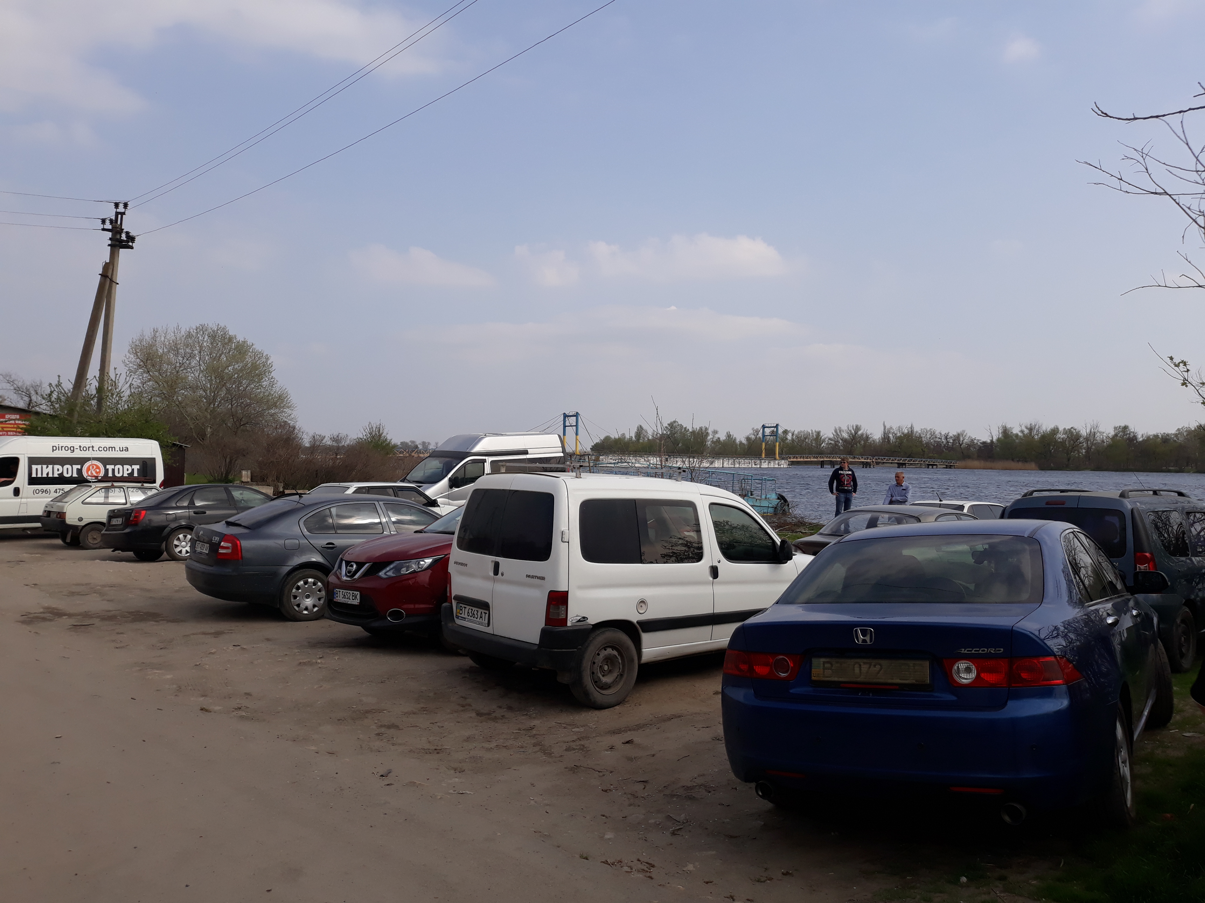 Подъехать на своем авто к баркасному причалу в гидропарке у херсонских дачников вскоре не получится
