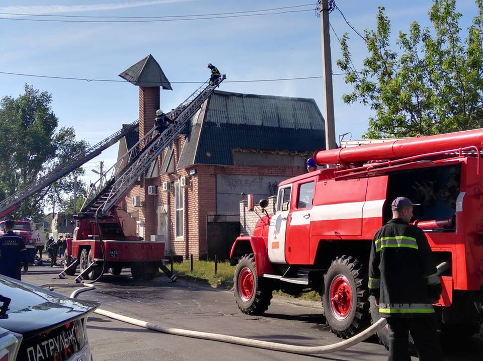 В Херсоне, на улице Петренко - пожар, спасатели и полиция уже работают