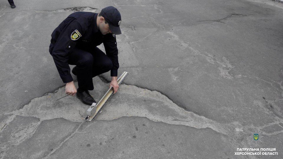 У Херсоні патрульні обстежують вулично-дорожню мережу міста та області