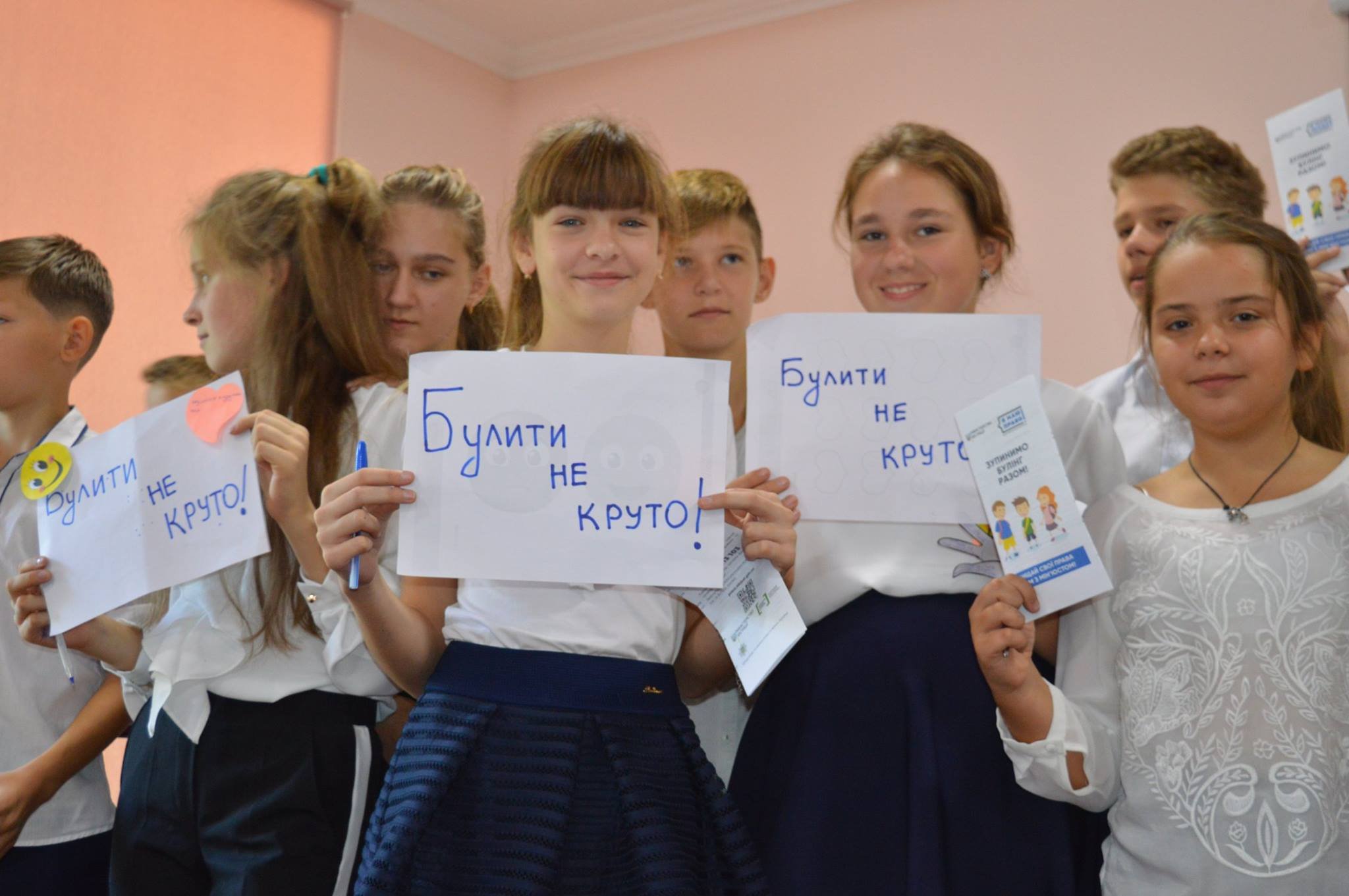 “Булити не круто!” – заявили старшокласники Херсонської гімназії №20