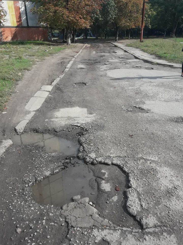 В Херсоне начали ремонтировать асфальт, который не нуждается в ремонте В Херсоне начали ремонтировать асфальт, который не нуждается в ремонте