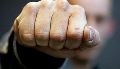 Наказал сам на месте инцидента - в Херсоне один водитель другому лицо набил