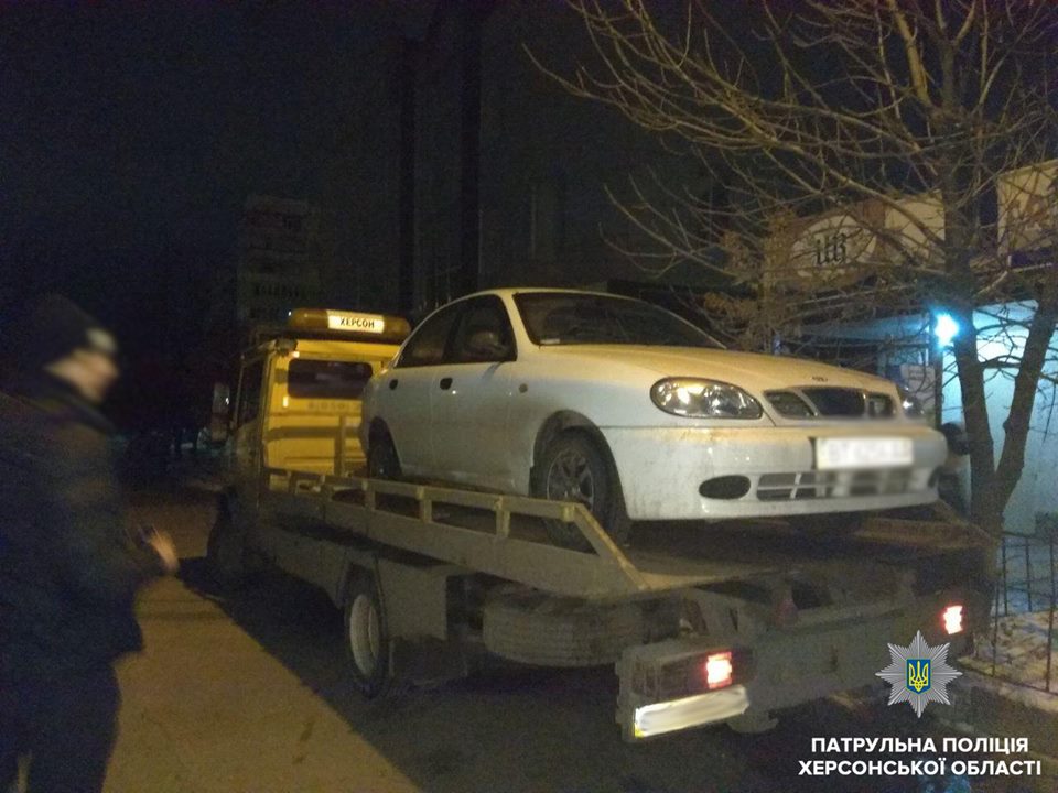 Сьогодні вночі патрульні евакуювали на арештмайданчик атомобіль херсонця, який кермував 