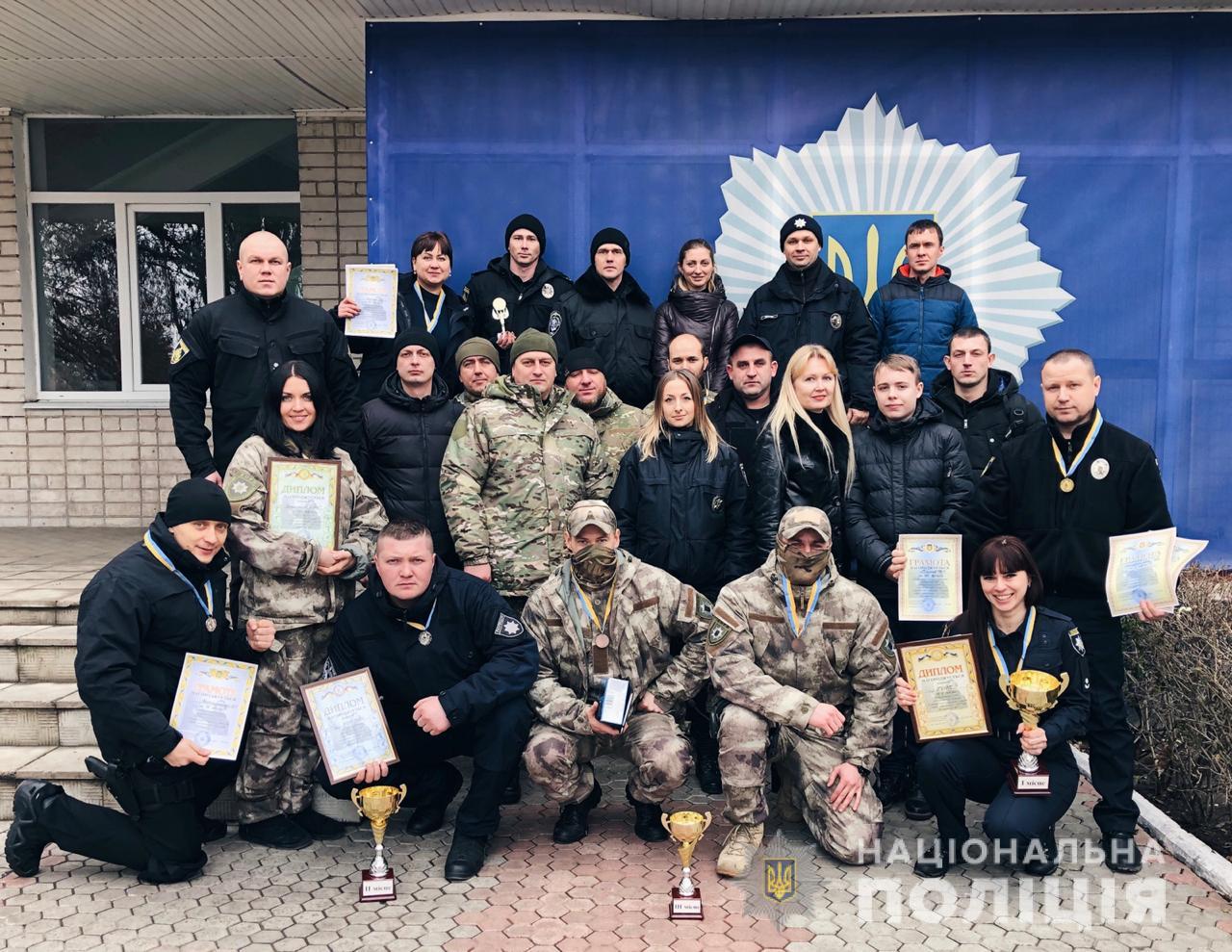 В Херсоні відбувся турнір зі стрільби в пам'ять загиблого майора Віталія Нестеренка (ФОТО) В Херсоні відбувся турнір зі стрільби в пам'ять загиблого майора Віталія Нестеренка (ФОТО)