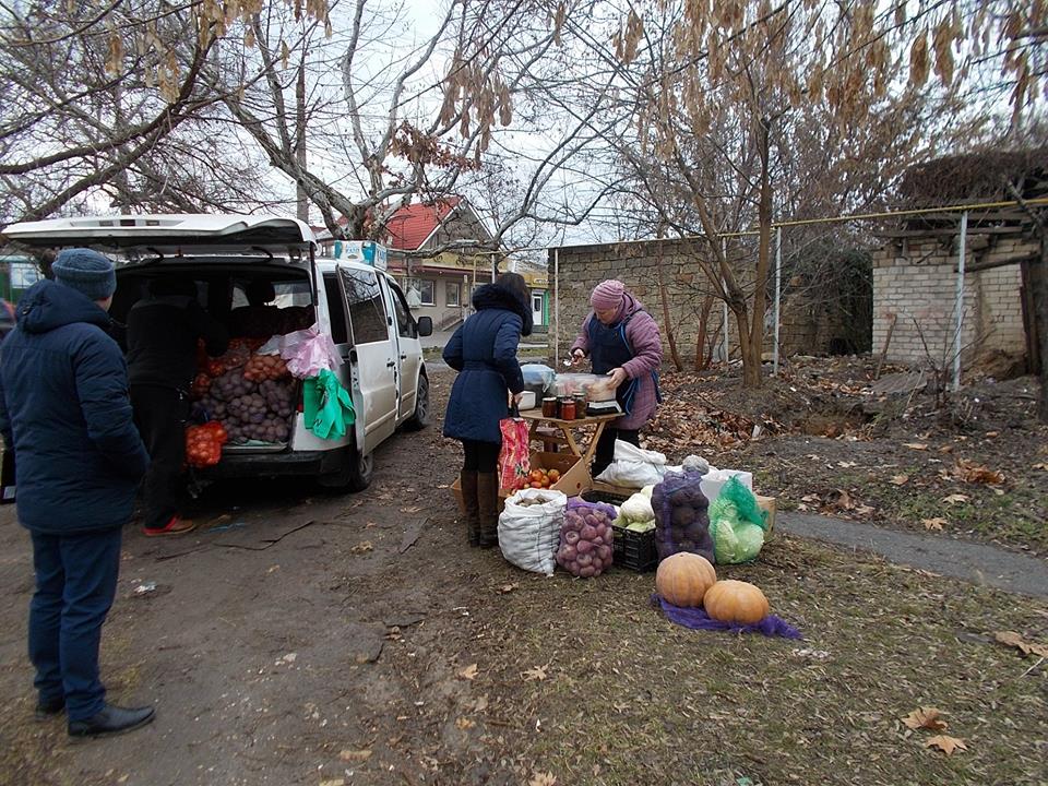 Незаконна торгівля: херсонські вулиці перетворюються на базар