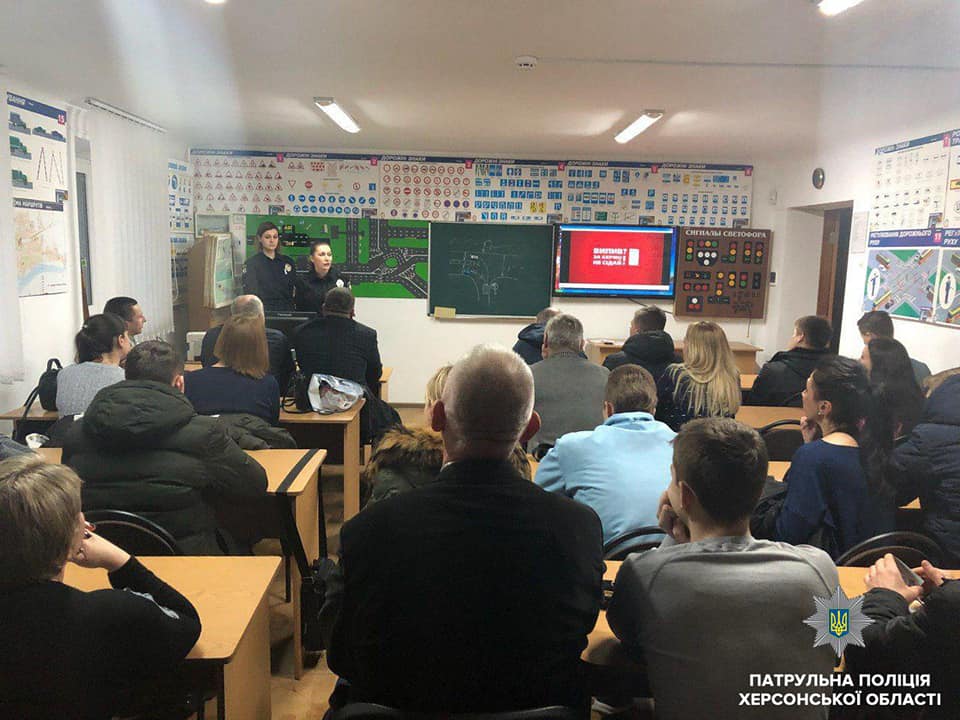 Майбутні херсонські водії спробували Майбутні херсонські водії спробували