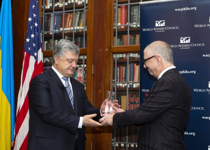 Це визнання прогресу, який зробили українці – Президент у Філадельфії отримав відзнаку «Міжнародний державний діяч» Це визнання прогресу, який зробили українці – Президент у Філадельфії отримав відзнаку «Міжнародний державний діяч»
