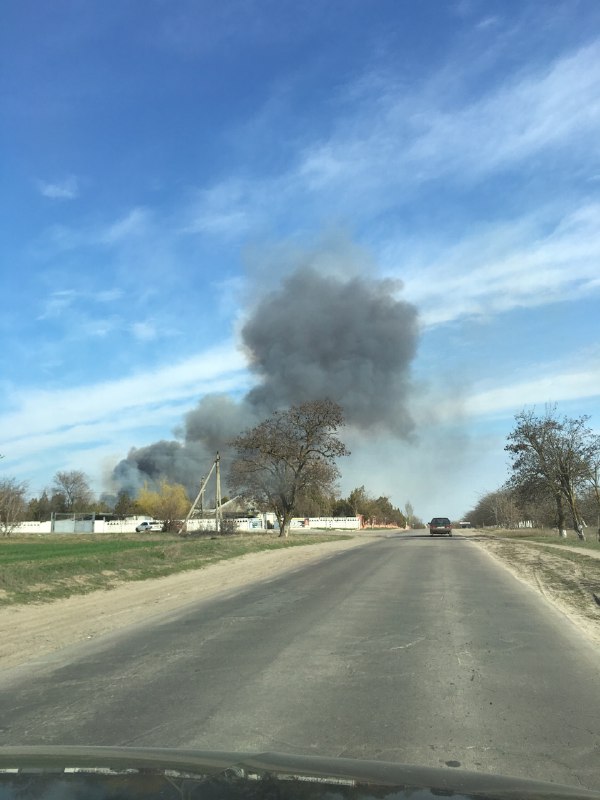 Пожары в Херсоне не утихают - теперь вблизи жилых домов (ФОТО)