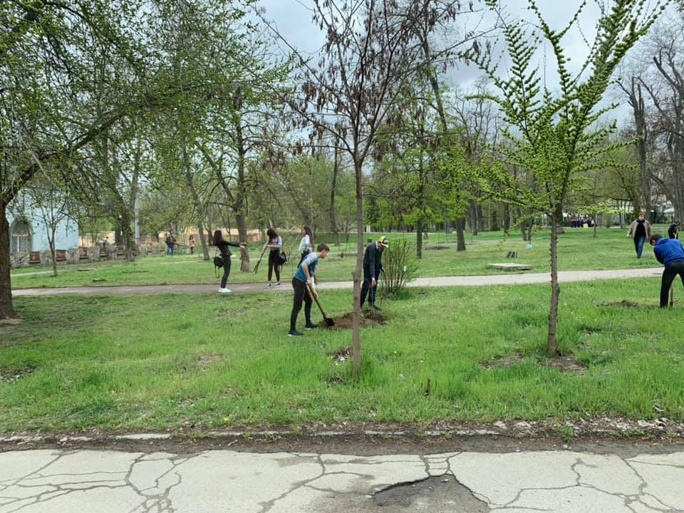 Активность и желание жить в цветущем городе меня поразила - волонтер предлагает херсонцам присоединяться к