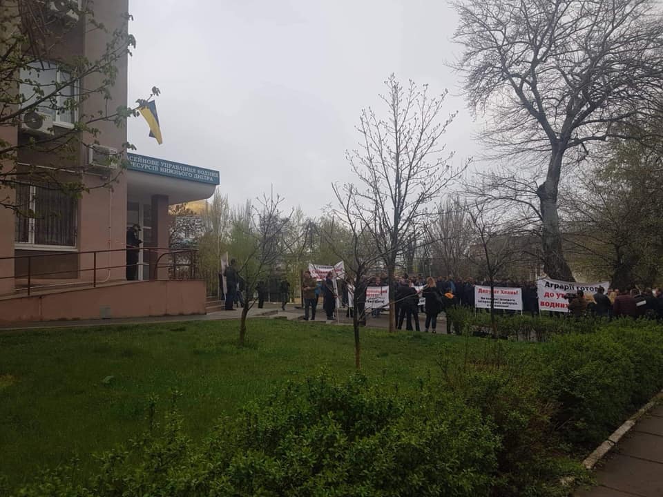 Не буде грошей, у вас не буде зрошення - начальник облводгоспу відповів на протест херсонських аграріїв Не буде грошей, у вас не буде зрошення - начальник облводгоспу відповів на протест херсонських аграріїв