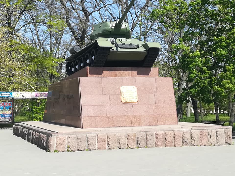 На одном из памятников местные 