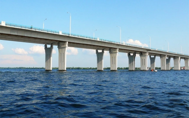На Антоновском мосту затор - в Херсоне очередное