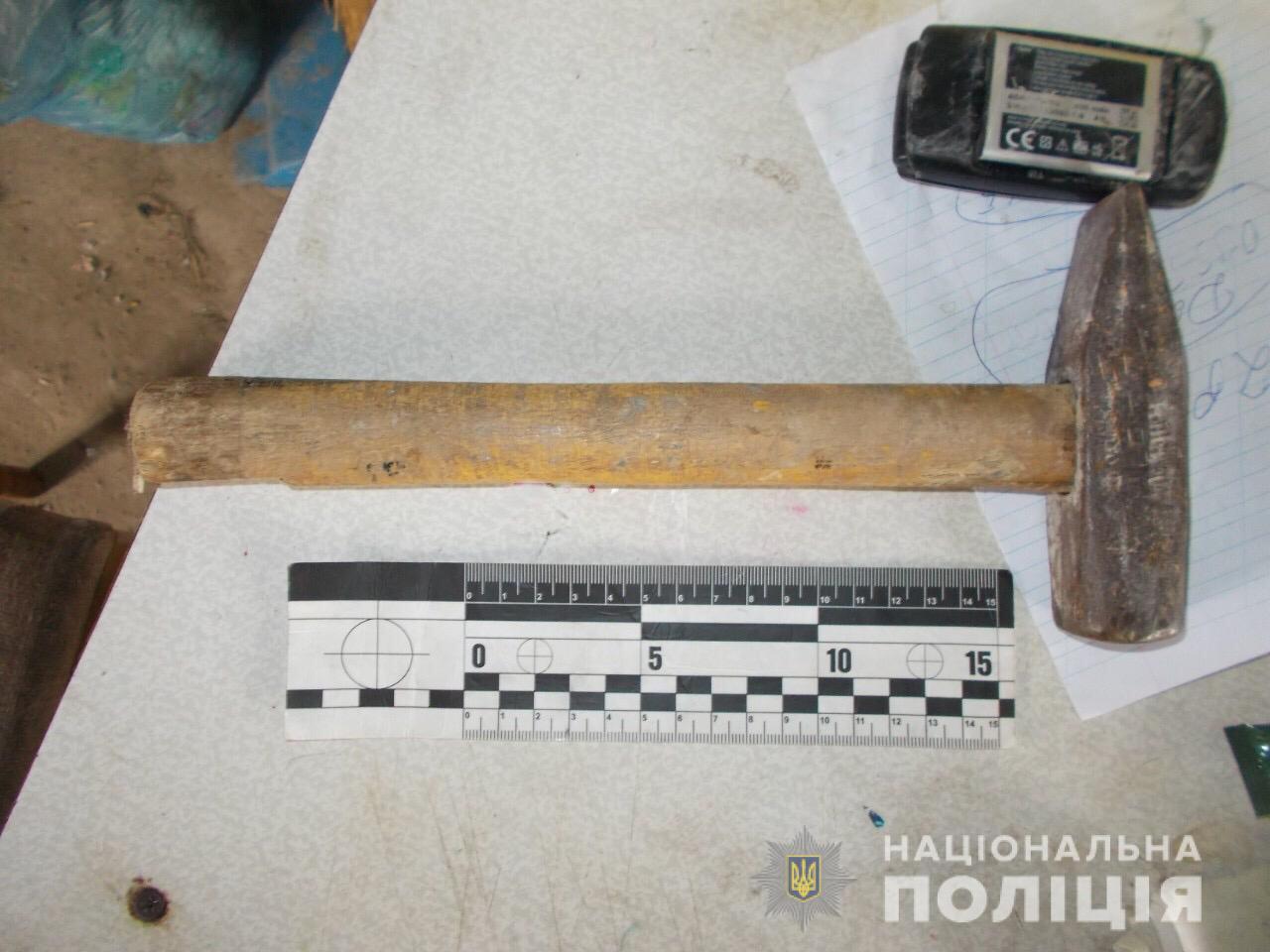 В Херсоні затриманий чоловік, який вдарив молотком по голові співмешканця своєї колишньої дружини В Херсоні затриманий чоловік, який вдарив молотком по голові співмешканця своєї колишньої дружини