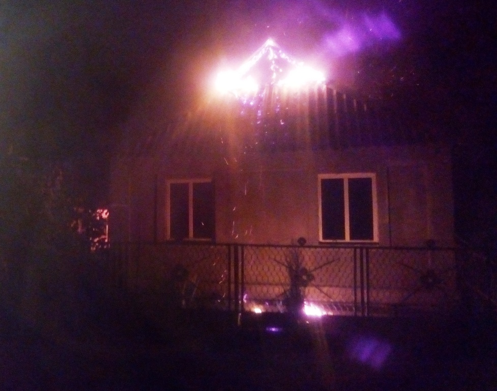У Нижньосірогозькому районі під час пожежі будинку постраждали і його господарі