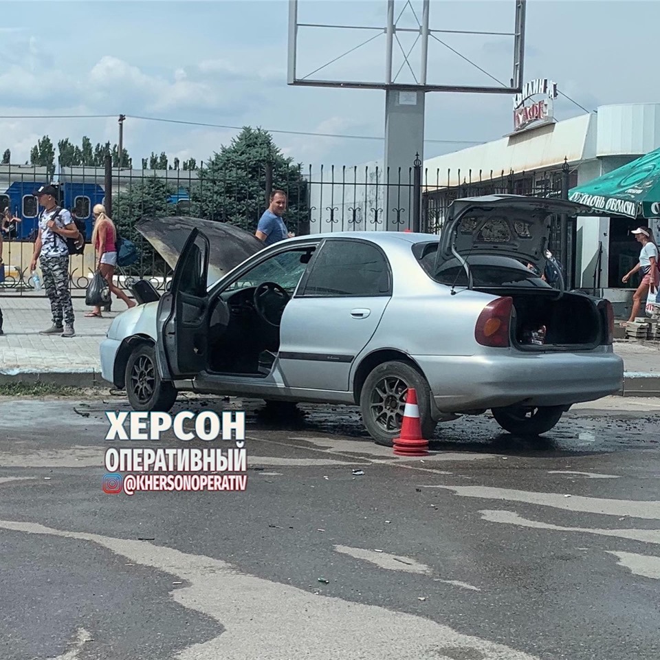 В Херсоне сгорел автомобиль (ФОТО) В Херсоне сгорел автомобиль (ФОТО)
