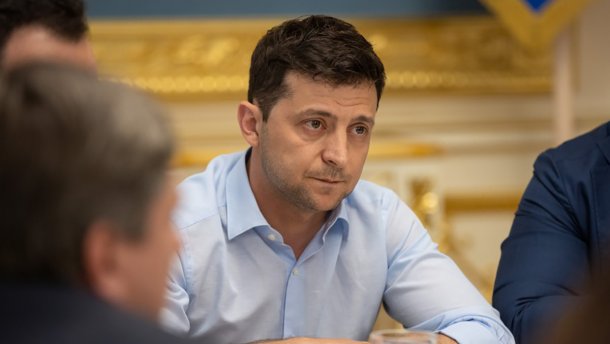Володимир Зеленський звільнив 11 послів України Володимир Зеленський звільнив 11 послів України