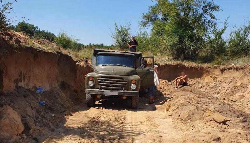 На Херсонщині поліція зафіксувала черговий факт незаконного видобування піску