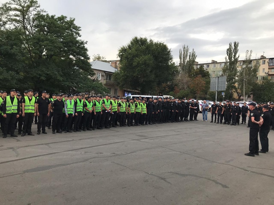 У Херсоні публічний порядок під час святкового концерту забезпечуватимуть близько 300 поліцейських - ФОТО У Херсоні публічний порядок під час святкового концерту забезпечуватимуть близько 300 поліцейських - ФОТО