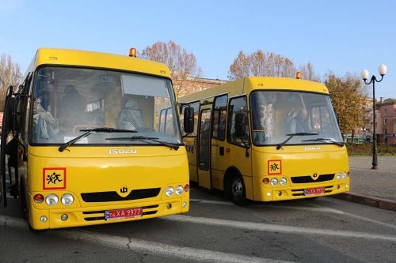 Райони та ОТГ Херсонщини отримали 8 шкільних автобусів