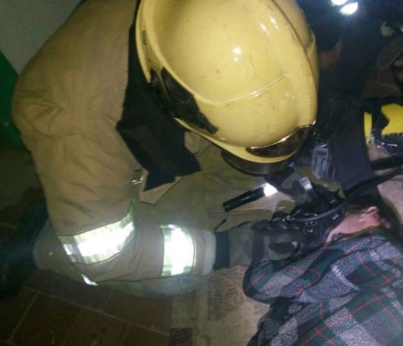 У Херсоні пожежники врятували чоловіка з охопленої вогнем квартири