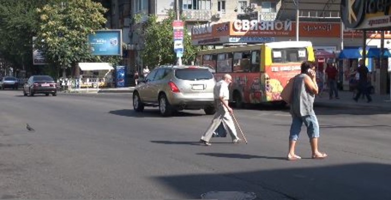 Херсонцев заставят оплачивать ремонт авто, которое их сбило Херсонцев заставят оплачивать ремонт авто, которое их сбило