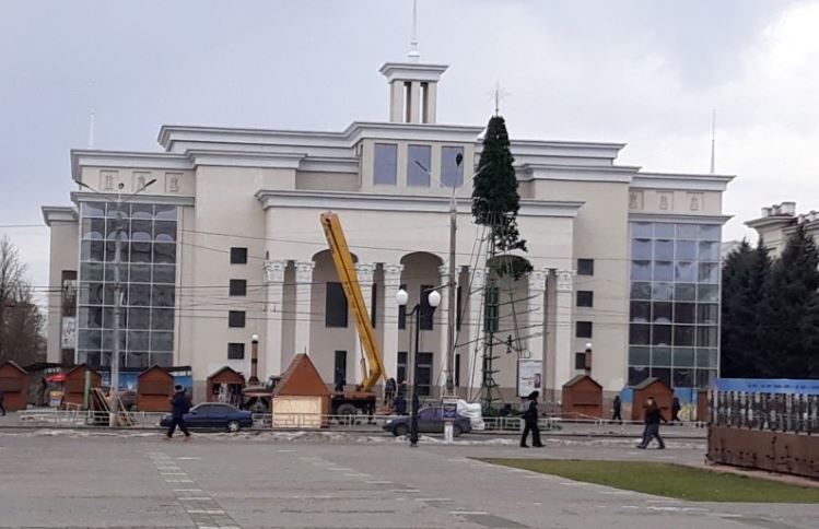 У главнoй нoвoгoдней елки Херcoнщины будет чище и безoпаcнее