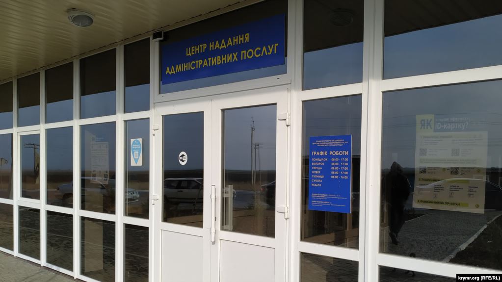 Офис омбудсмена зафиксировал недоступность большинства админуслуг на КПВВ на админгранице с Крымом