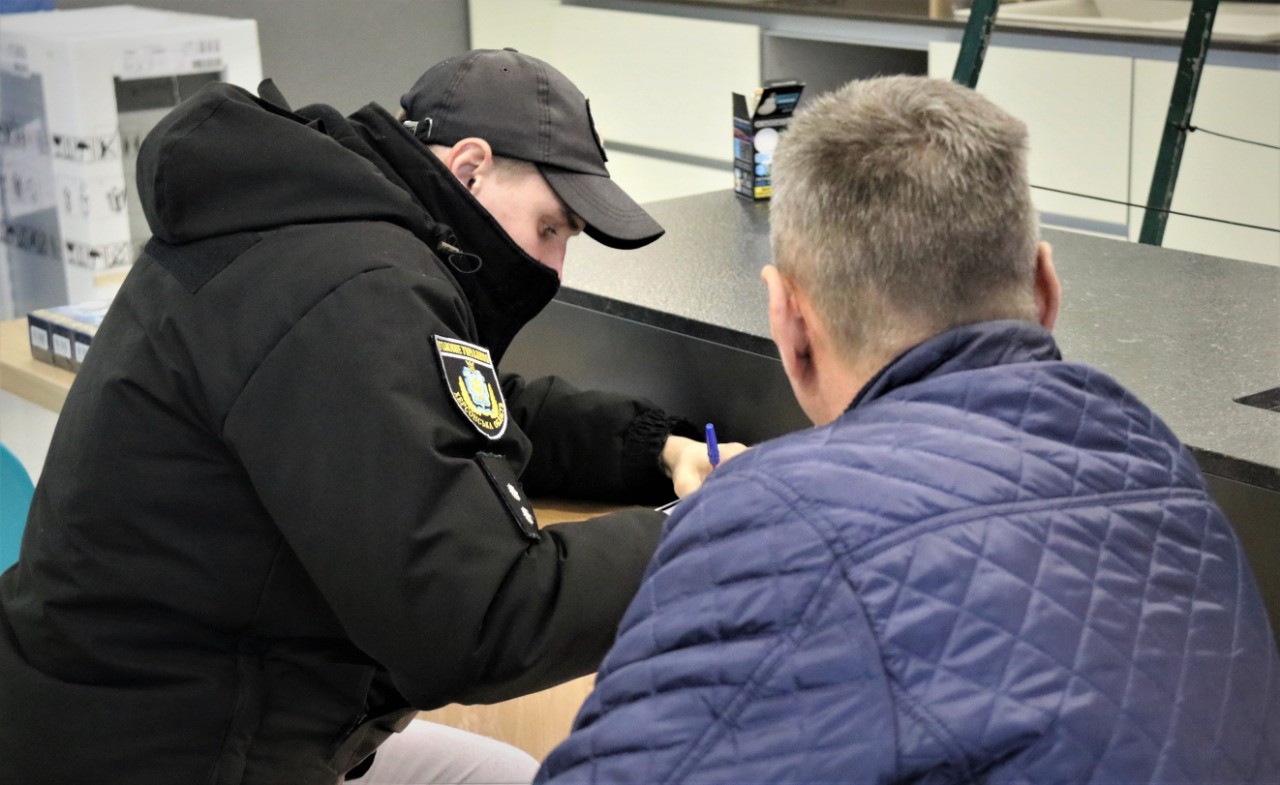 У Херсоні невідомий з автомата обстріляв магазин, введена в дію поліцейська спецоперація