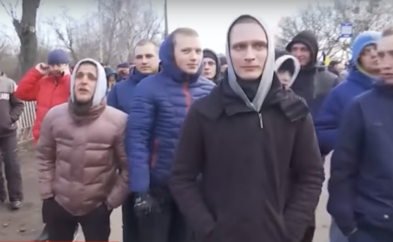 «Фермеры Херсона»: раскрыты личности «титушек», принимавших участие в протестах в Новых Санжарах