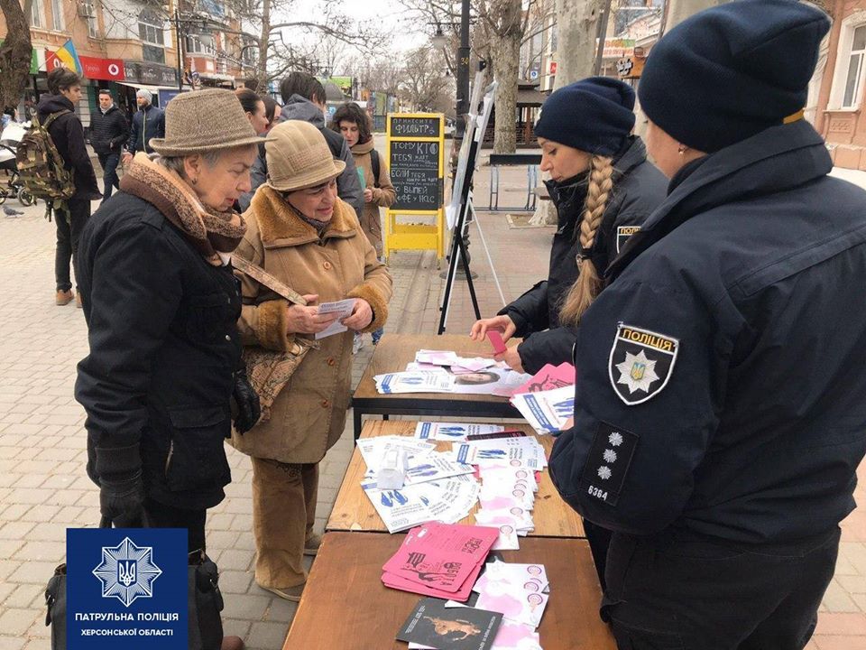 Херсонські патрульні працюють над покращенням ситуації на вулиці Суворова