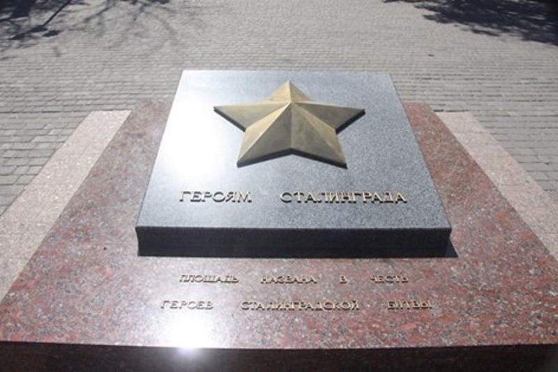 В Херсоне вандалы повредили памятник Героям Сталинграда В Херсоне вандалы повредили памятник Героям Сталинграда