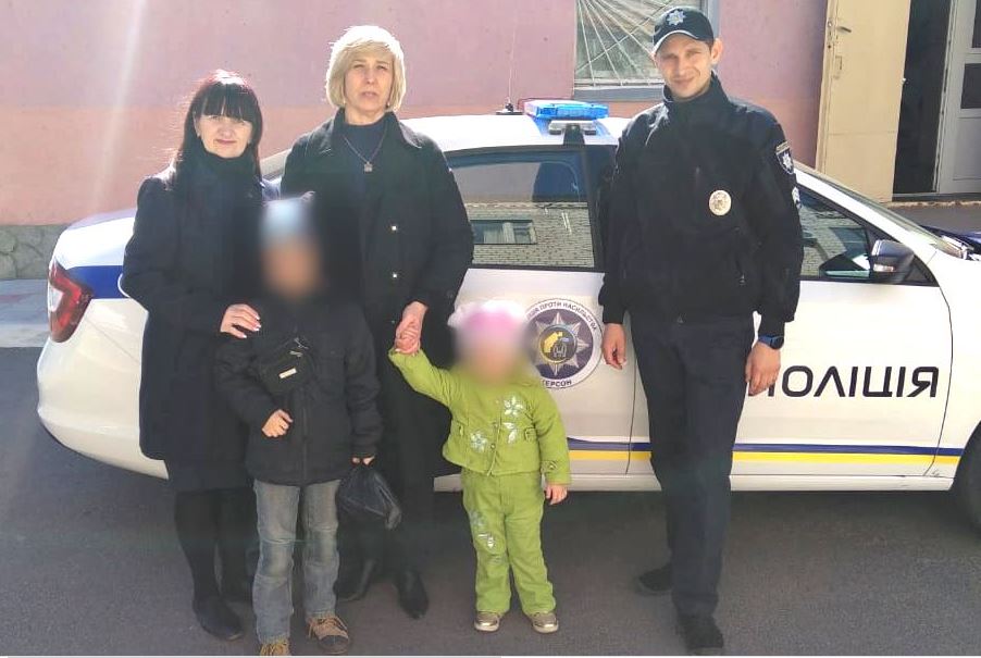 В Херсоні поліцейські врятували двох дітей від нетверезої матері