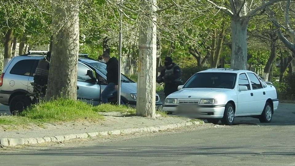 Поліцейські Херсонщини затримали злочинну групу, яка вчинила розбійний напад на підприємця