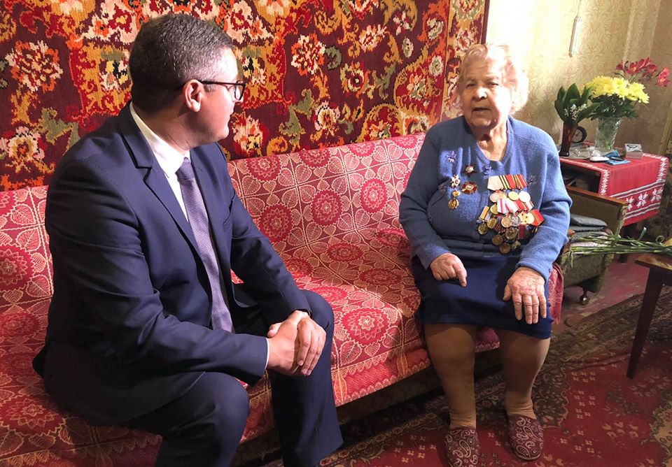 100-летняя ветеран Анна Ланцева приняла поздравления от главного херсонского оппозиционера